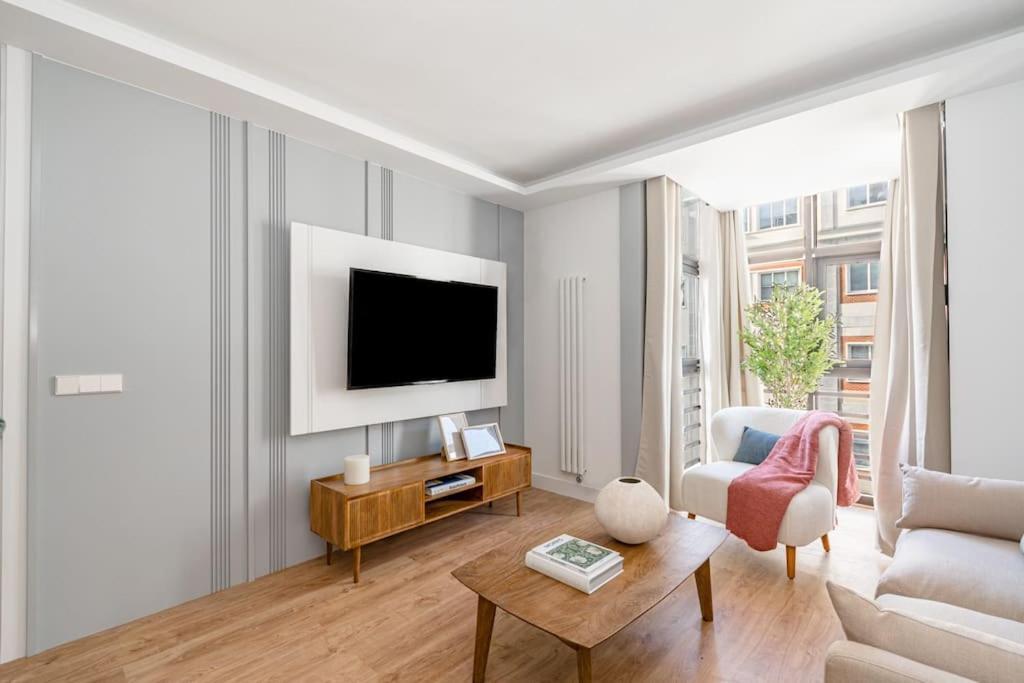 Gran Via VI Calle Jacometrezo 2Br 2Bh Apartman Madrid Kültér fotó